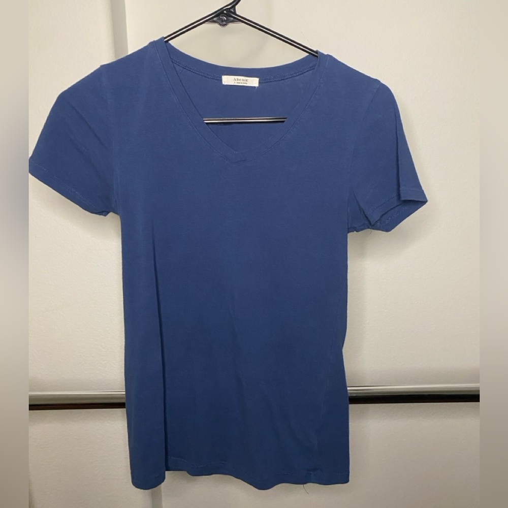 Active Basic V-neck Shirt (S)